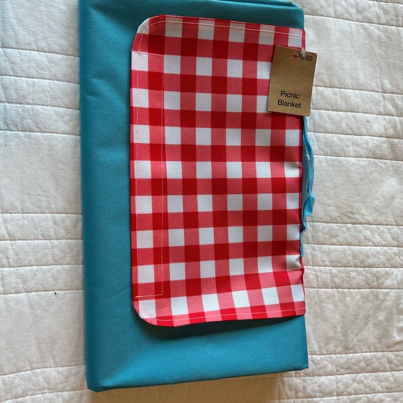 Picnic blanket (FREE w/Purchase) - Picture 1 of 7